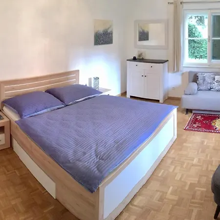 Kim سخلادميخ